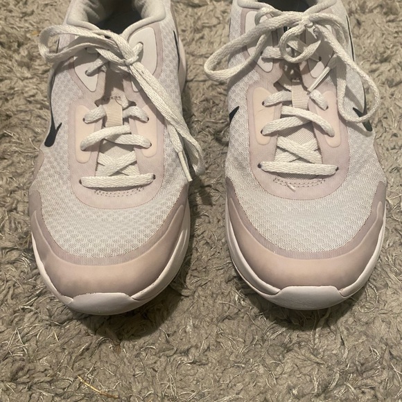 Nike shoes - Picture 1 of 6